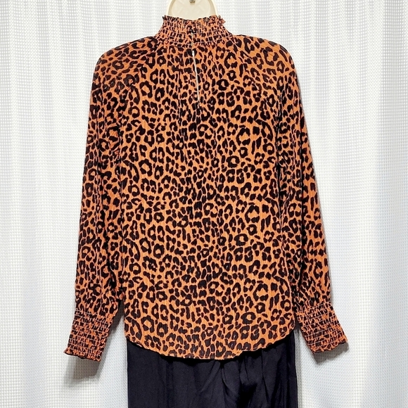LOFT Burnt Orange Leopard Print Shirred Turtleneck Blouse Women's (XS) - Picture 3 of 14